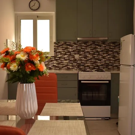 Iris Apartment *